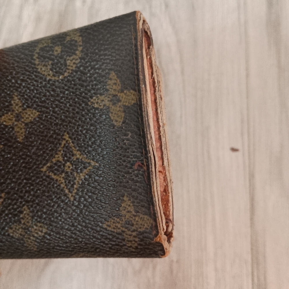 Authentic LOUIS VUITTON Porte Monnaie Tresor Monogram - Picture 4 of 13
